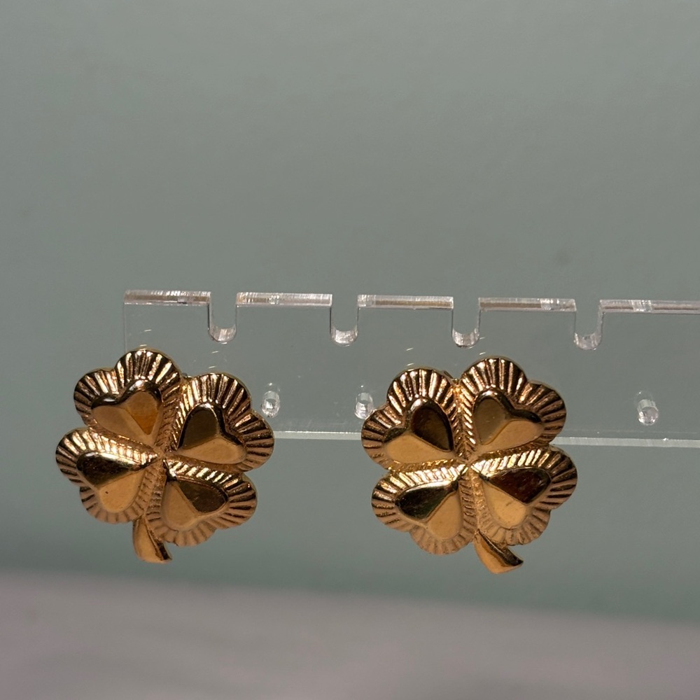 Vintage Avon Gold Tone Clover Pierced  Earrings